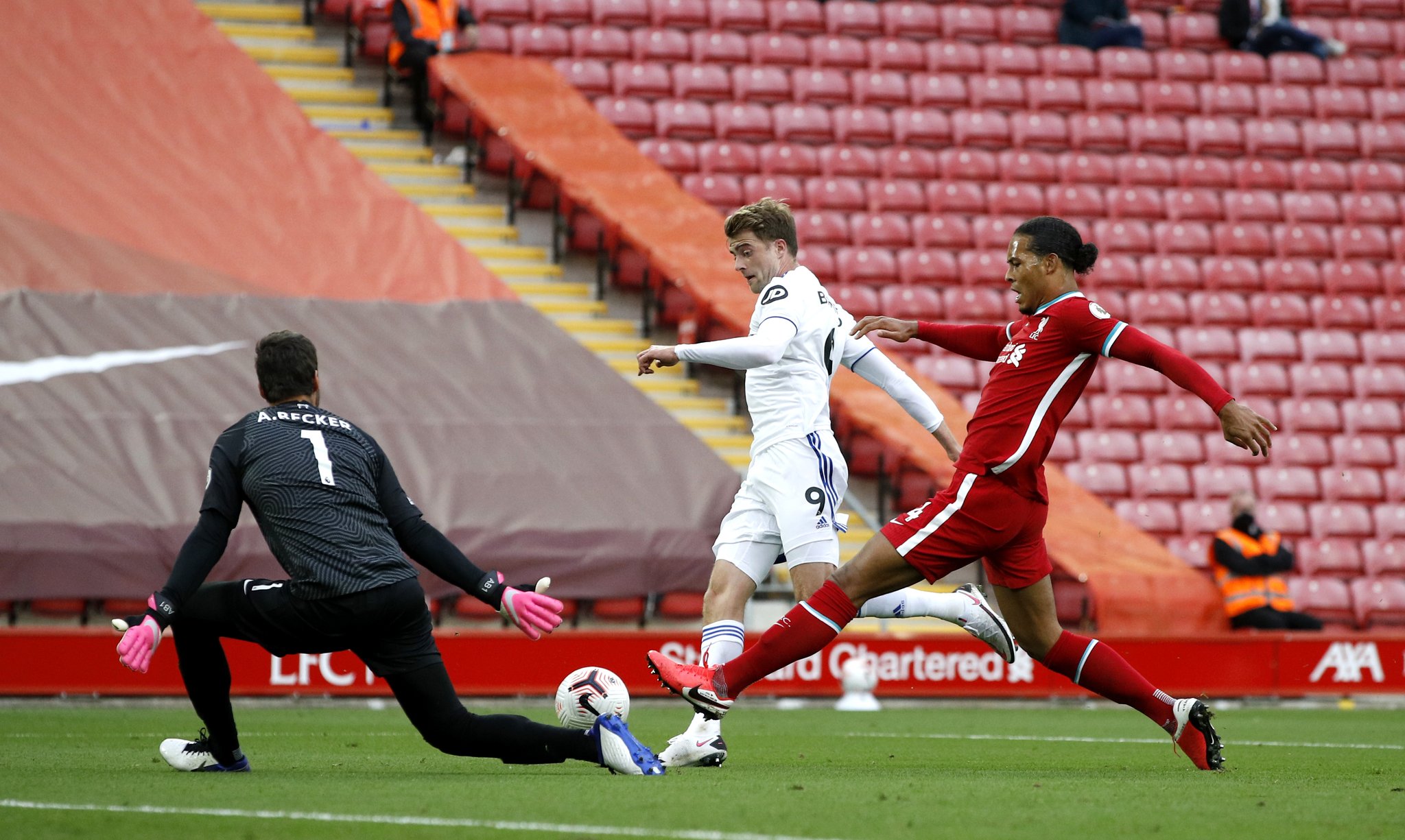 内线强硬 内线强硬